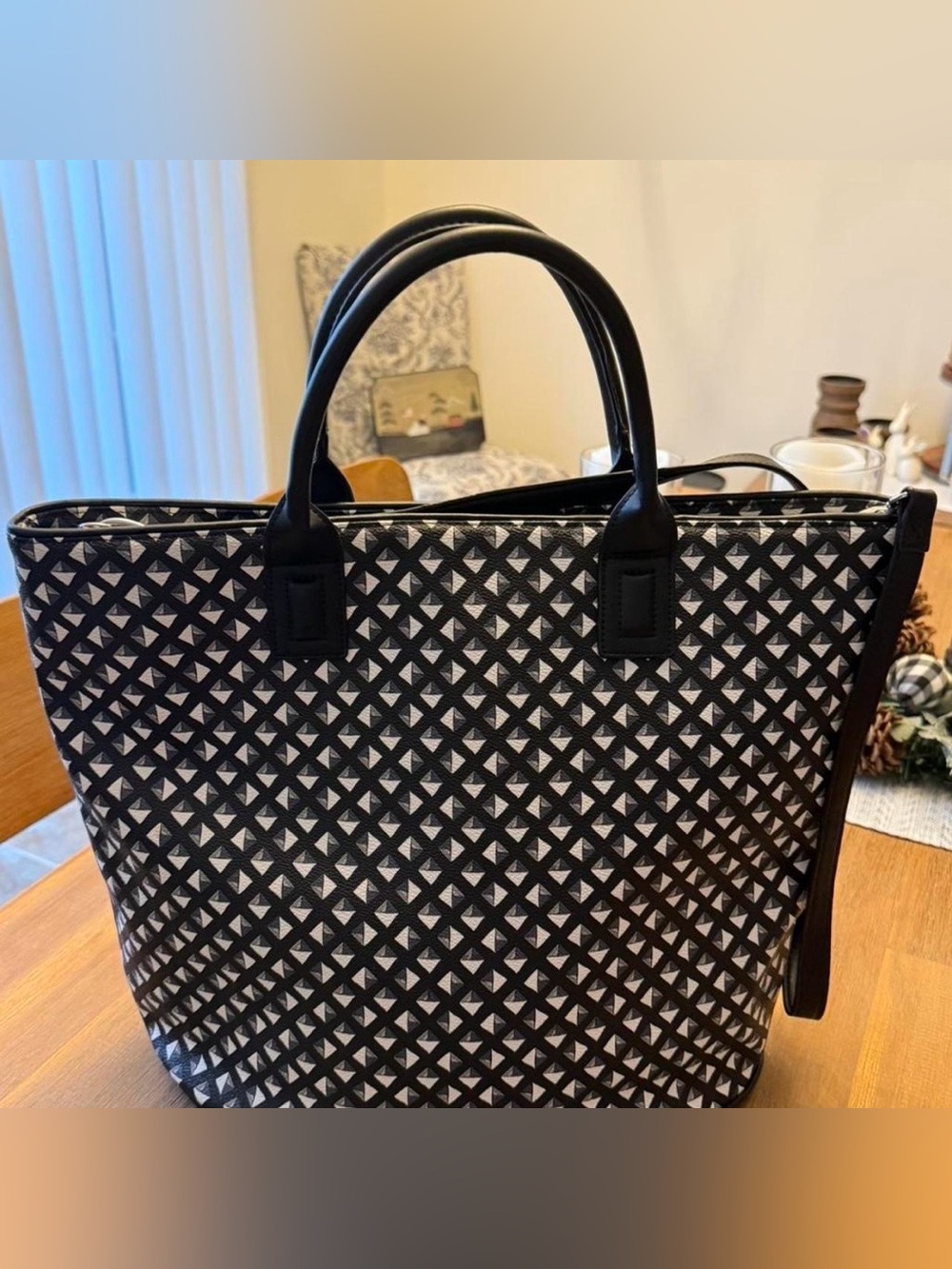Vera Bradley Geometric Tote Bag – Like New / Unused - Picture 4 of 8
